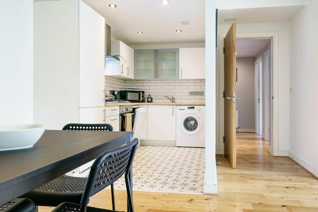 Stylish City Centre 2 Bedroom Apartment With Belfast Cityscape View Dış mekan fotoğraf