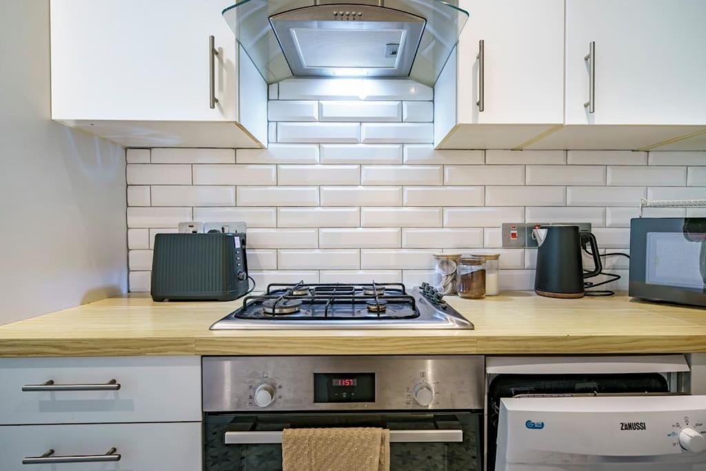 Stylish City Centre 2 Bedroom Apartment With Belfast Cityscape View Dış mekan fotoğraf