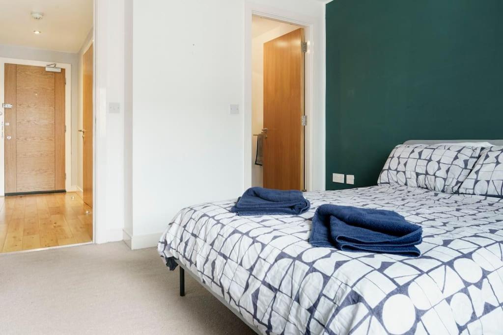 Stylish City Centre 2 Bedroom Apartment With Belfast Cityscape View Dış mekan fotoğraf