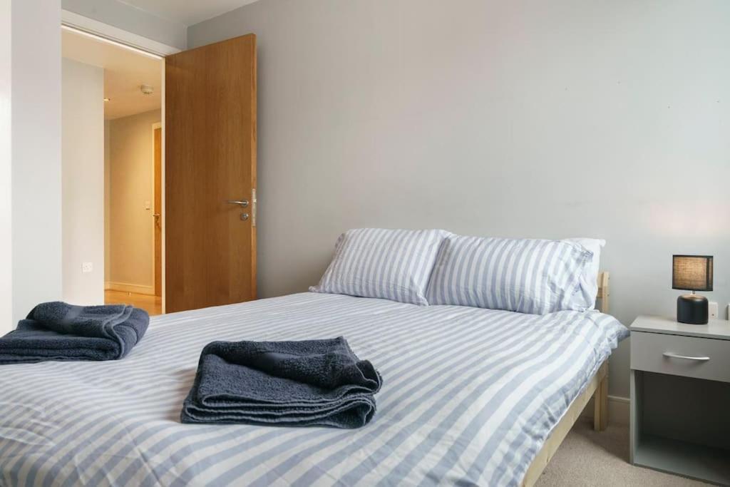 Stylish City Centre 2 Bedroom Apartment With Belfast Cityscape View Dış mekan fotoğraf